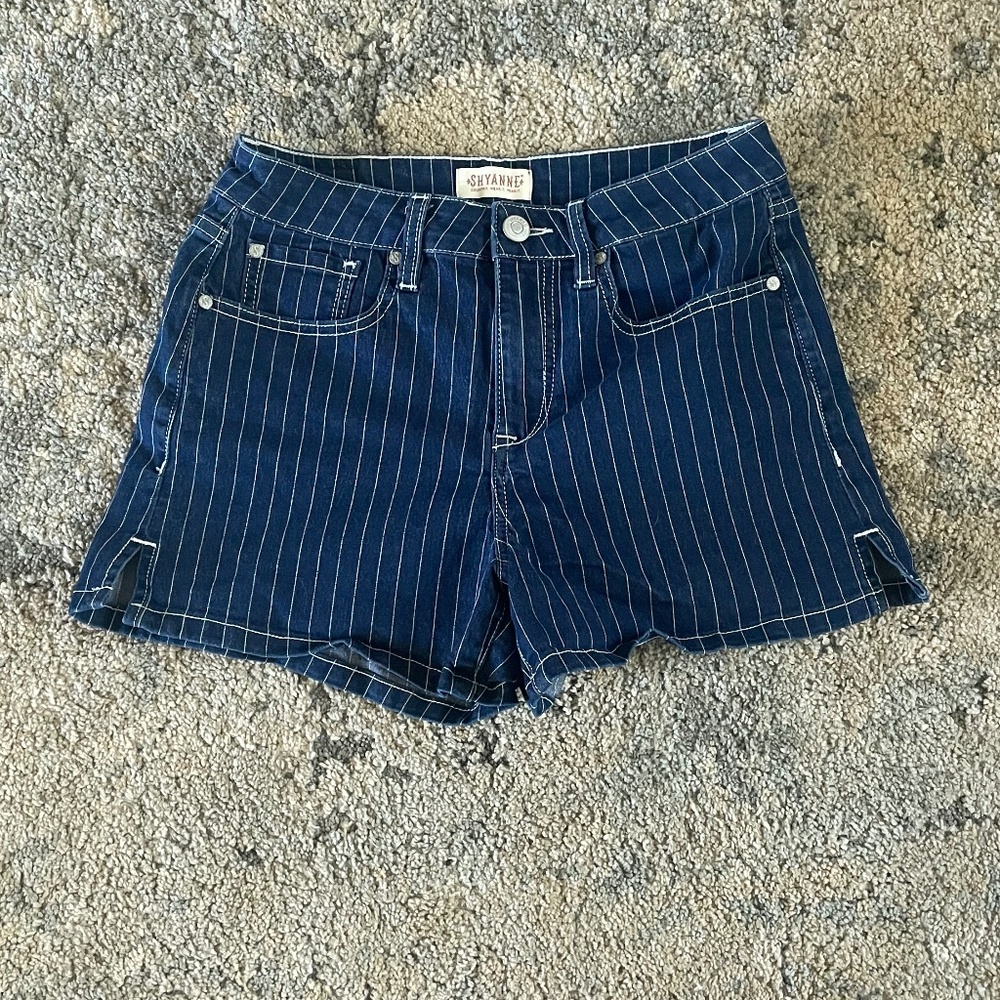 Shyanne Pin-stripped Denim Shorts Size 28